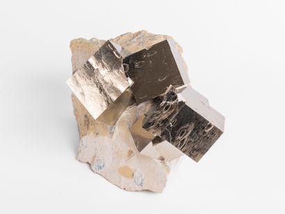 Pyrite, Navajun, Espagne. 
Dim. : 16 x 11...