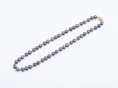 Collier d'un rang de perles de culture grises...