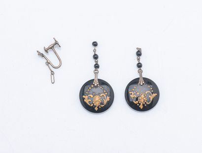 Part of a pair of silver earrings (800 ‰)...