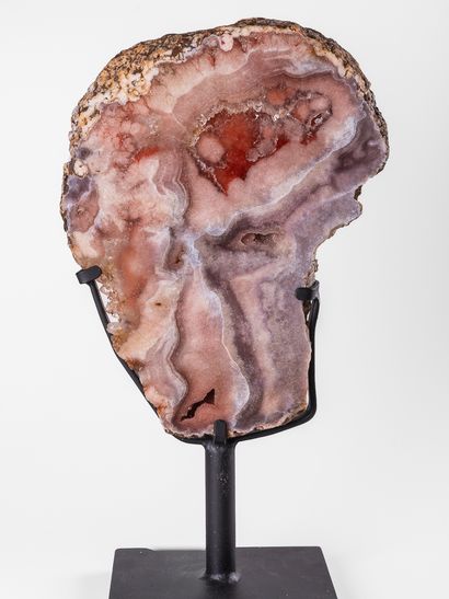 Agate socle, Brésil. 
Dim. : 23 x 32 cm