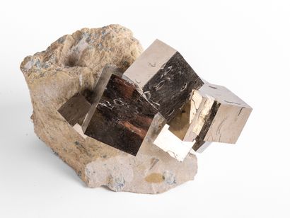 Pyrite, Navajun, Espagne. 
Dim. : 16 x 11...