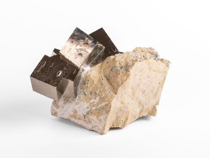 Pyrite, Navajun, Espagne. 
Dim. : 16 x 11...