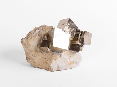 Pyrite, Navajun, Espagne. 
Dim. : 16 x 11...