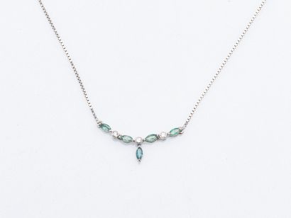Collier en or gris 18 carats (750 ‰) formé...