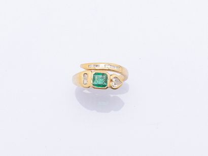 Bague en or jaune 18 carats (750 ‰) formant...