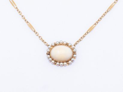 Choker necklace formed of an 18k yellow gold...