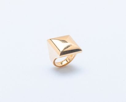 CARTIER
Bague Jeton en or jaune 18 carats...
