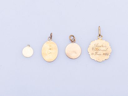 Lot of four 18K (750 ‰) yellow gold and rose...