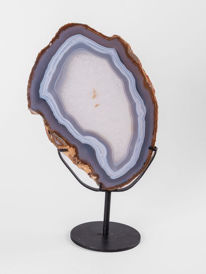 Tranche d'agate socle. 
Dim. : 19 x 25 c...