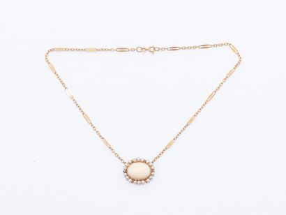 Choker necklace formed of an 18k yellow gold...