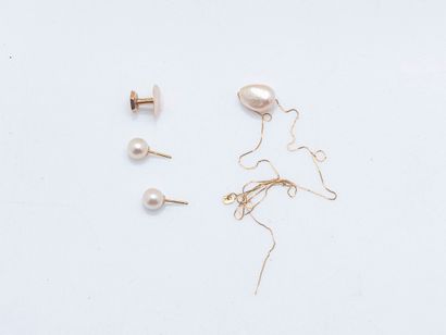 Lot comprising part of a necklace in 18kt...