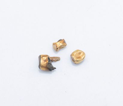 Dental gold lot in 18K yellow gold (750 ‰)....