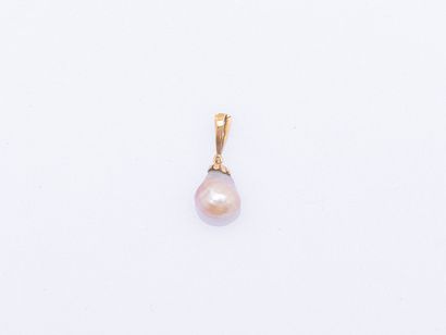 Pendant in 18K yellow gold (750 ‰), the hoop...