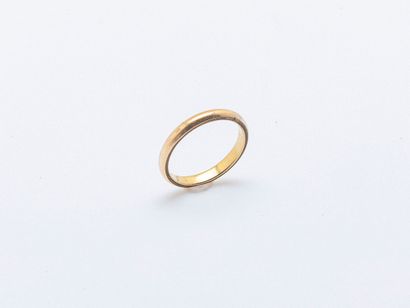 Wedding band in 18K yellow gold (750 ‰) engraved...