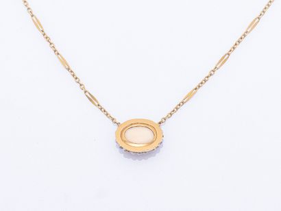 Choker necklace formed of an 18k yellow gold...
