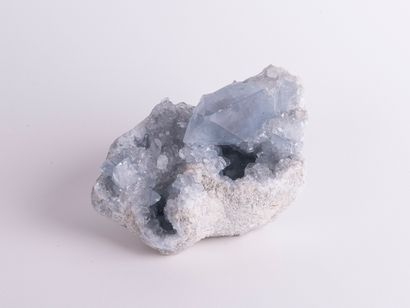 Célestite, Madagascar. 
Dim. : 11 x 15 c...
