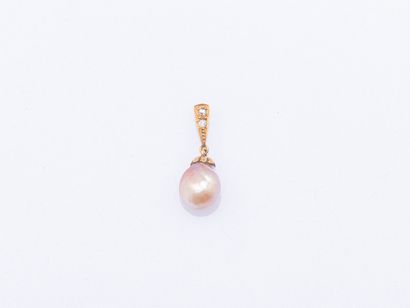 Pendant in 18K yellow gold (750 ‰), the hoop...