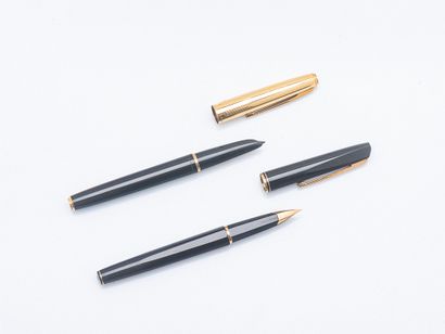 Set of two pens including: 
- A WETERMAN...