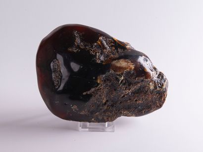 Ambre bleu, Sumatra, Indonésie. 
Dim. : 17...