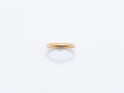 Wedding band in 18K yellow gold (750 ‰) engraved...