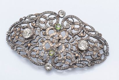 Set of two belt buckles:
- a silver buckle...