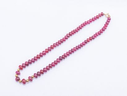 Collier de perles de racine de rubis traité...
