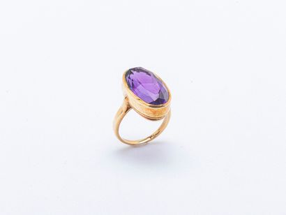Ring in 18K yellow gold (750 ‰) set with...