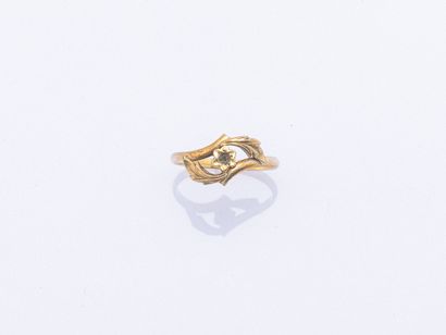 Ring in 18k yellow gold (750 ‰) depicting...