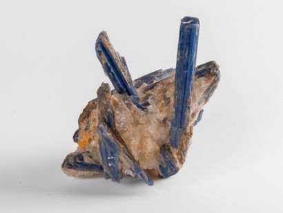 Disthène, Brésil. 
Dim. : 16 x 17 cm