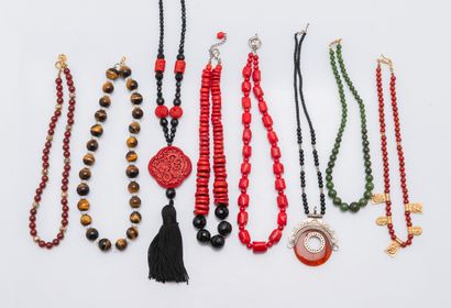 Important lot de bijoux fantaisies comprenant...