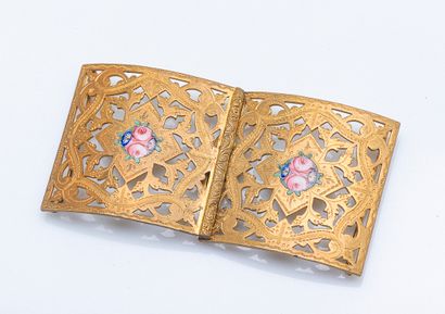 Set of two belt buckles:
- a silver buckle...
