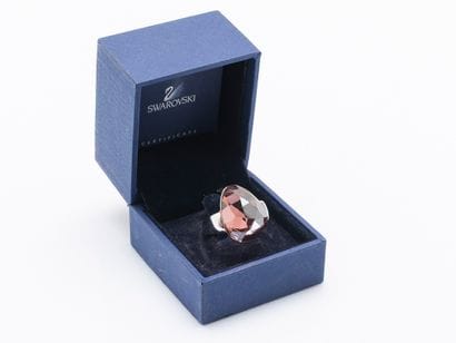 Un lot de bijoux fantaisies en métal et plaqués...
