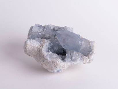 Célestite, Madagascar. 
Dim. : 11 x 15 c...