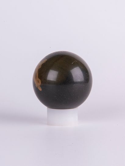 Sphère de Dunite, Espagne. 
Dia. : 6,5 c...