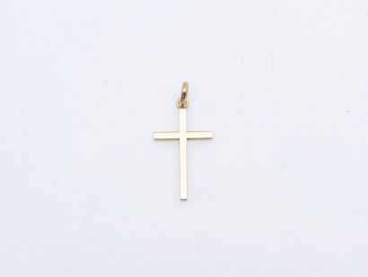 Cross pendant in 18K yellow gold (750 ‰)....