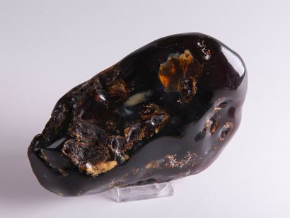 Ambre bleu, Sumatra, Indonésie. 
Dim. : 17...