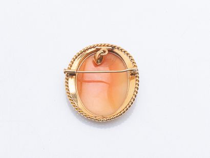 18K (750 thousandths) yellow gold pendant...