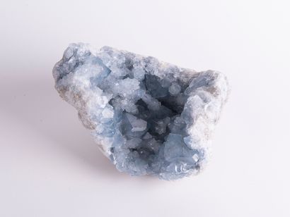 Célestite, Madagascar. 
Dim. : 15 x 18 c...