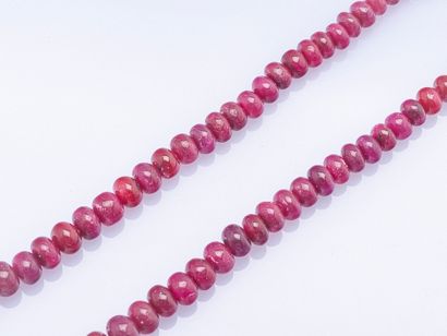 Collier de perles de racine de rubis traité...