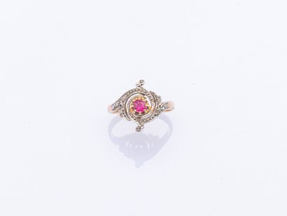 18K yellow gold (750 ‰) ring formed of a...