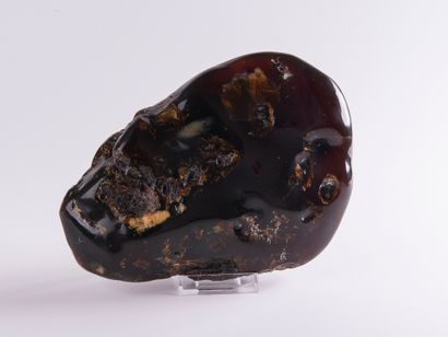 Ambre bleu, Sumatra, Indonésie. 
Dim. : 17...