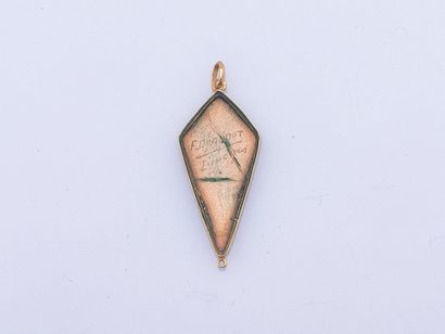 18K yellow gold (750 ‰) diamond-shaped pendant...