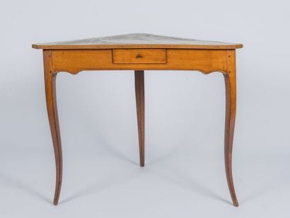 Small tripod corner table in veneered wood...