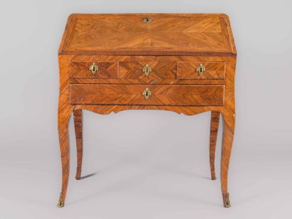 Bureau de pente en bois de placage marqueté...