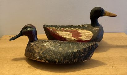 Set of two polychrome wooden decoys 
Antique...