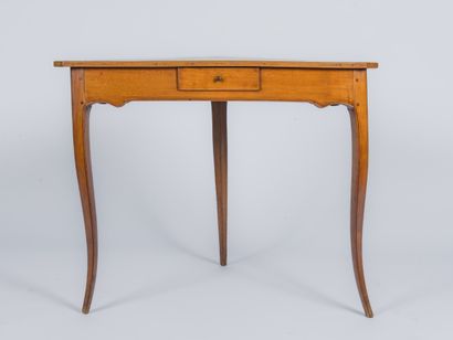 Small tripod corner table in veneered wood...