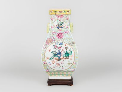 Chine, XIXe siècle 
Vase de forme balustre...