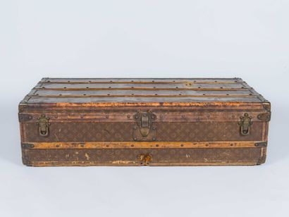 LOUIS VUITTON, Rue Scribe Paris 
Monogram...