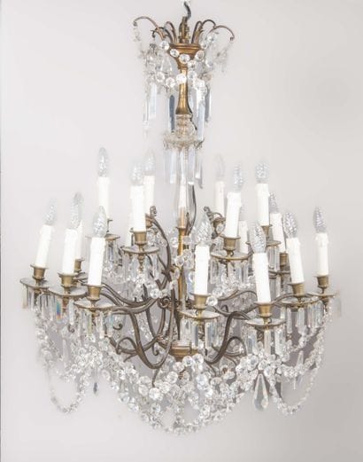 Large 18-light chandelier in patinated metal...