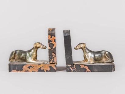 Serres livres lévrier en bronze doré et marbre...